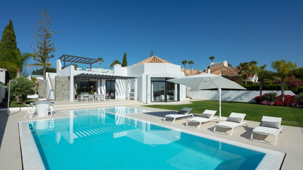 Aloha golf 171 contemporary villa in Nueva Andalucia, Marbella