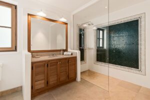 8 bedroom Villa in Los Verdiales, Golden Mile, Marbella