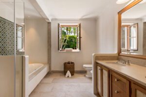8 bedroom Villa in Los Verdiales, Golden Mile, Marbella