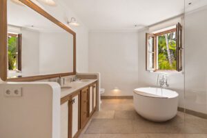 8 bedroom Villa in Los Verdiales, Golden Mile, Marbella
