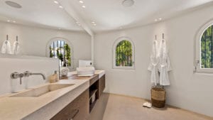 Luxury bathroom Villa la Perla Luxury rentals Marbella