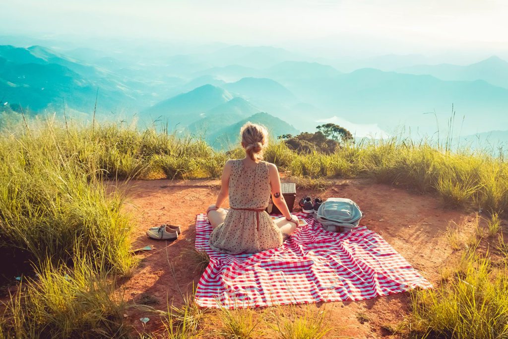 How to enjoy yourself and have fun while traveling alone