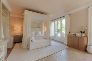 villa marina, villa in puente romano, marbella (14)