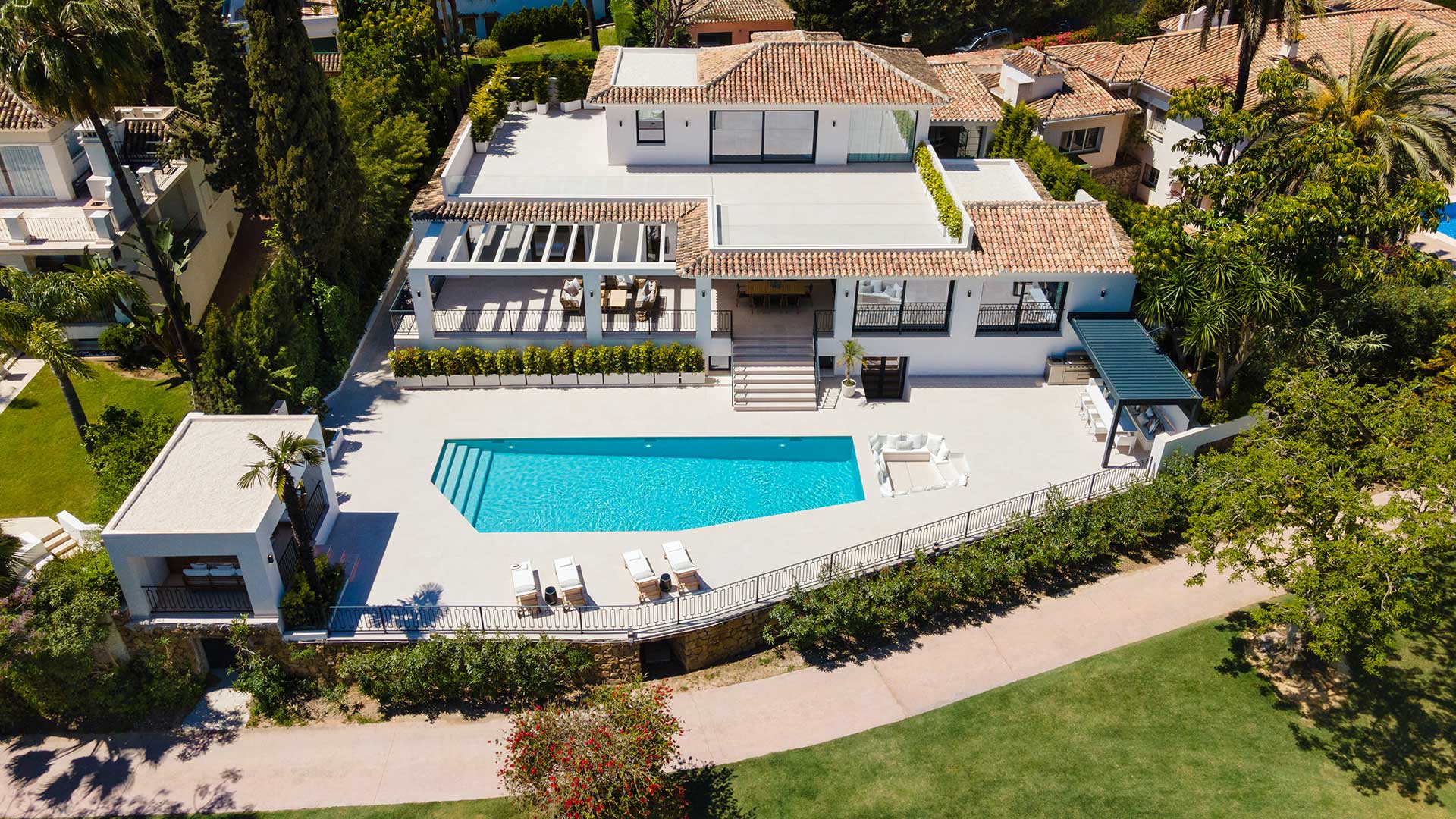 Villa Mercedes, 5 Bedroom villa in Las Brisas Golf, Nueva Andalusia, Marbella