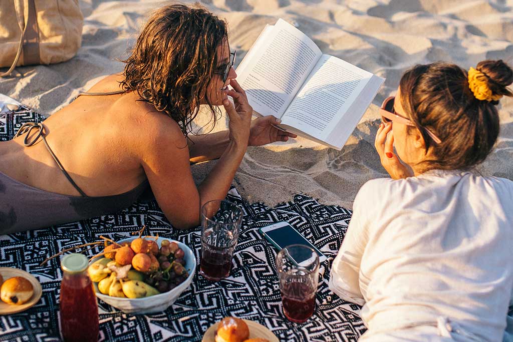Here’s 8 books which epitomise summer escapism for us: