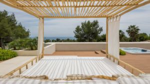Sun bed, Jacuzzi, Sea view - Villa Los Angeles, Sierra Blanca, Marbella