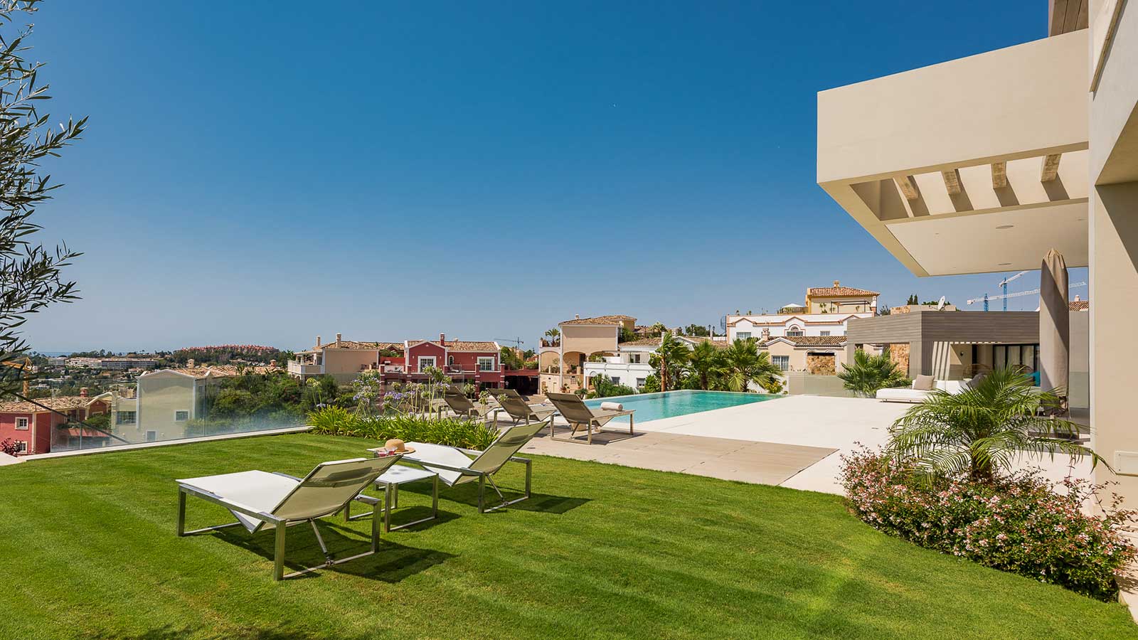 Modern villa in Nueva Andalucia - Golf Valley, Marbella