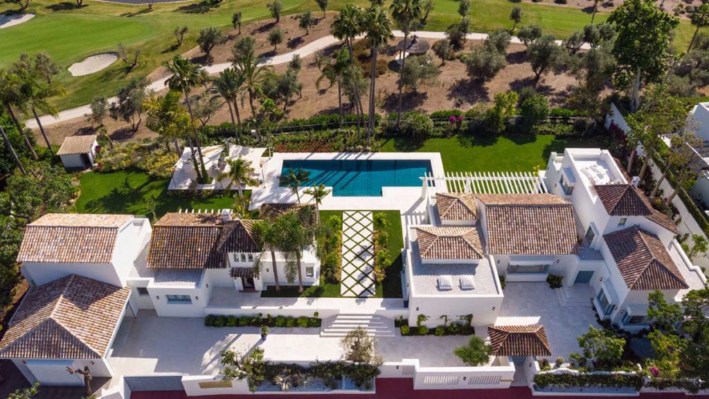 Villa en première ligne de golf à Nueva Andalucia, Marbella, Villa Paris