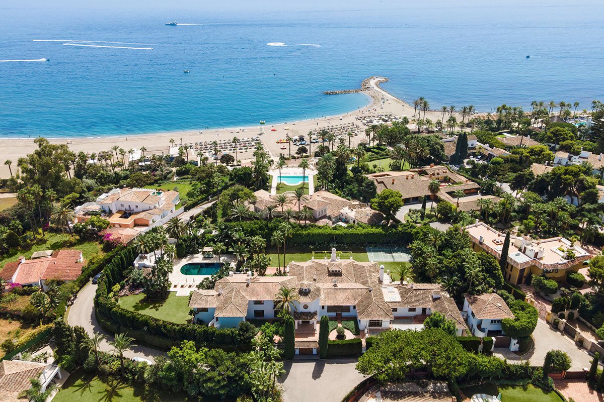 Luxury with a Sea View: Staying Close to the Beach in Marbella