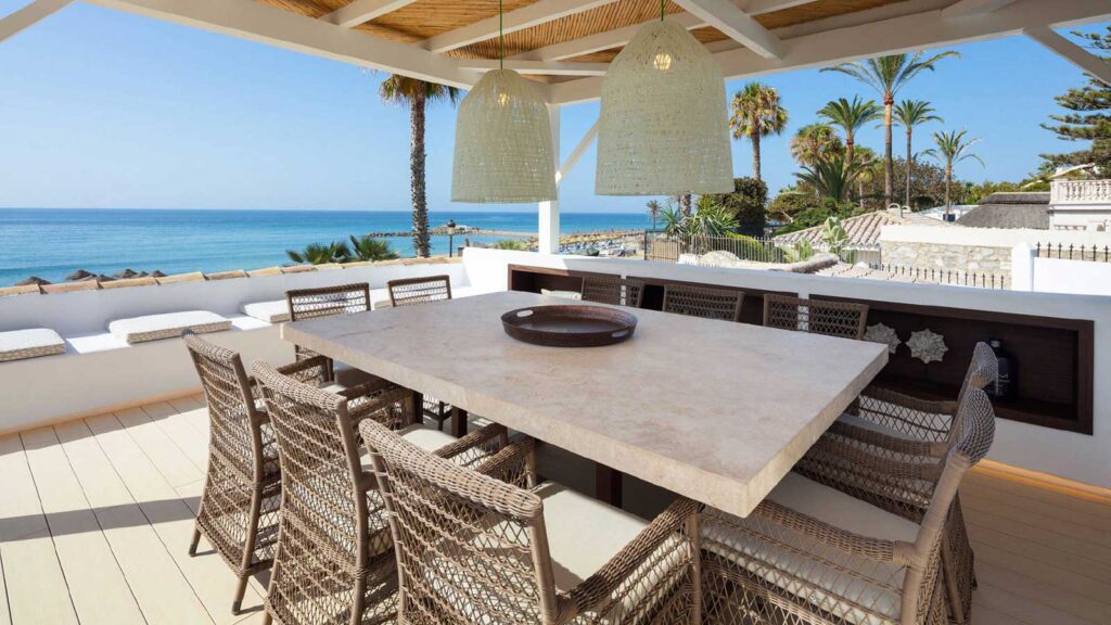 Beachfront Villa with terrace, Marbella