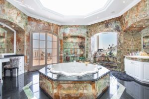 Hot Tub - Villa in La Zagaleta, Benahavis, Spain