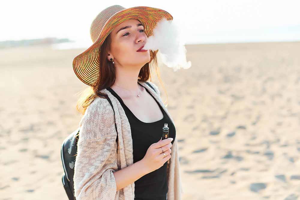 Est-il acceptable de fumer ou de vapoter sur la plage de Marbella?