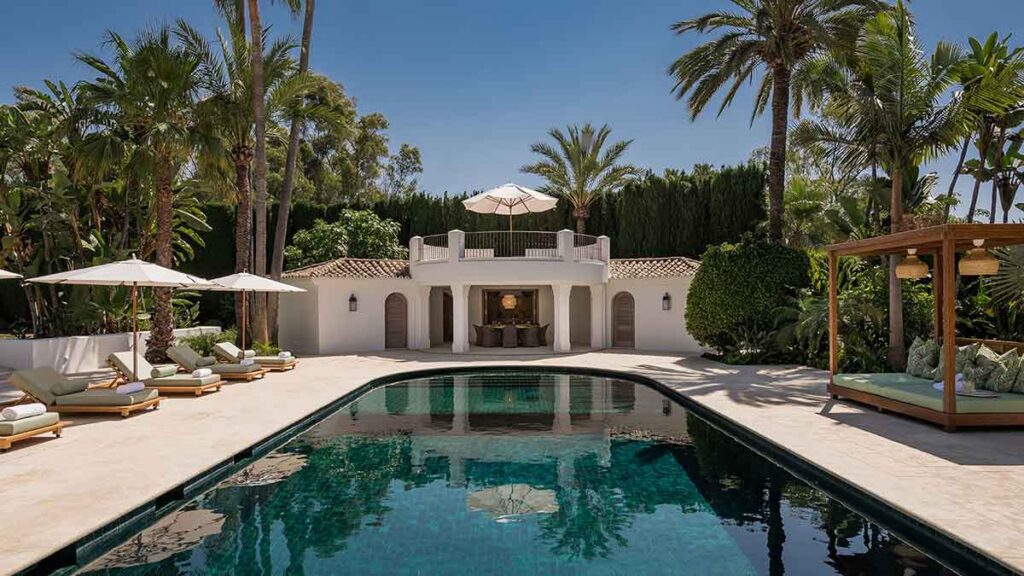 Êtes-vous sûr de ne pas être tenté par cette piscine ? Ne correspond-elle pas à votre style ? La Villa LV One, Marbella.