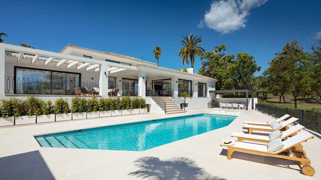 Luxury 5 bedroom Villa in Las Brisas, golf Nueva Andalusia, Marbella
