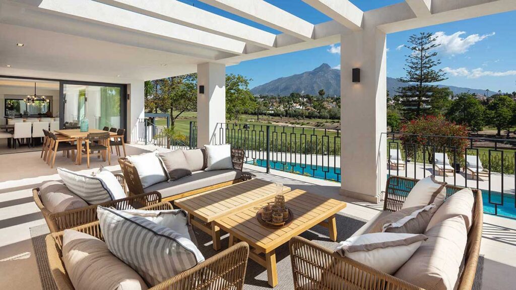 Luxury 5 bedroom Villa in Las Brisas, golf Nueva Andalusia, Marbella