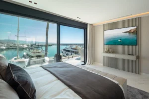 Bedroom with marina view - Frontline Apartment in Puerto Banus