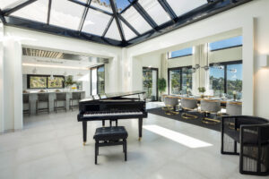 Piano in 5 Bedroom Villa with sea view, Benahavís, Málaga