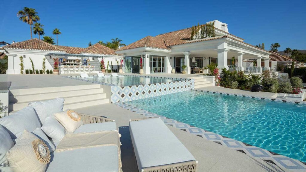 Best Private Villa Pool in Marbella for Families who Won’t Compromise on Style: Villa Azur