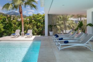 Salwater pool - 5 bedroom villa jomo marbella 28