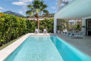 Salwater pool - 5 bedroom villa jomo marbella 36