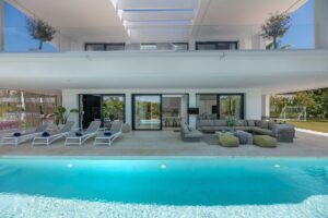 Salwater pool - 5 bedroom villa jomo marbella 38