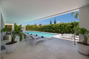 Salwater pool - 5 bedroom villa jomo marbella 40