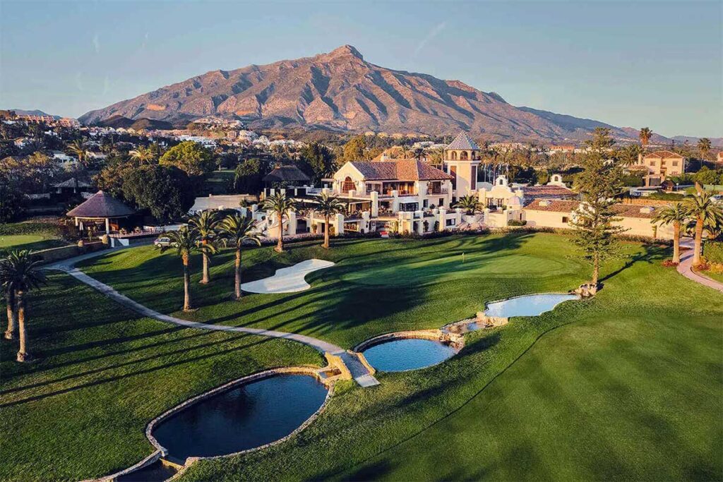 Los Naranjos Golf Club top view, with La Concha Mointain in back.