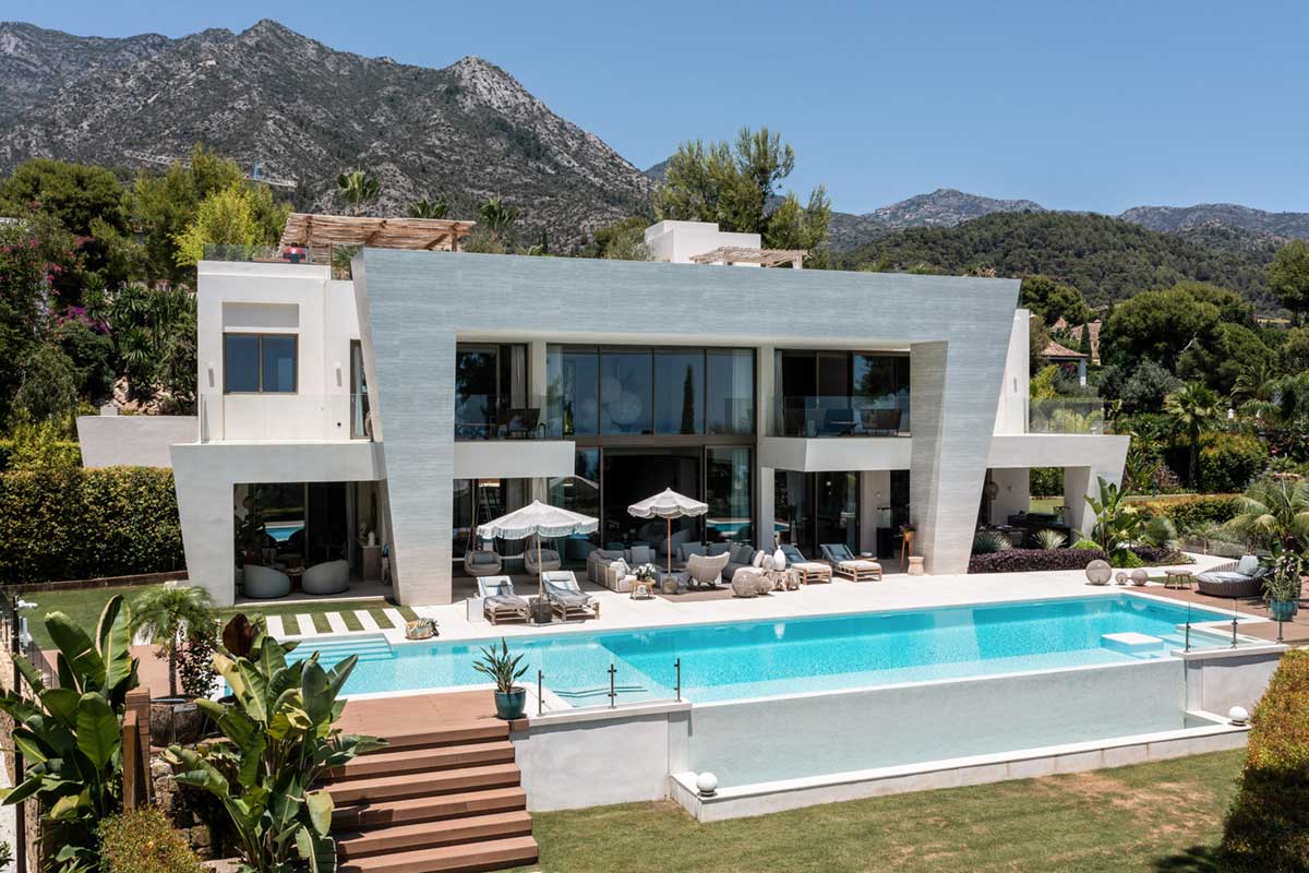 Escape to the Enchanting Heights of Sierra Blanca, Marbella