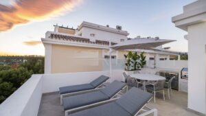 Sun loungers - Townhouse in Aloha Gardens