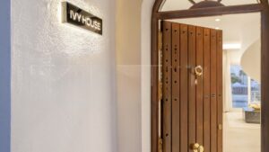 Entrance - Exquisite Townhouse in Aloha Gardens