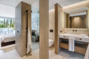 Bathroom – Elegant 3-Bedroom Apartment in Puente Romano, Marbella