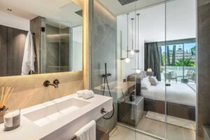 Bathroom – Elegant 3-Bedroom Apartment in Puente Romano, Marbella