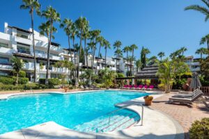 Datura 1 – Elegant 3-Bedroom Apartment in Puente Romano, Marbella