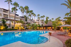 Datura 1 – Elegant 3-Bedroom Apartment in Puente Romano, Marbella