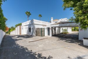 6 bedroom villa in guadalmina baja marbella (29)
