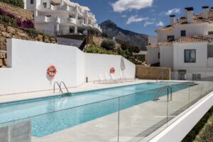 duplex penthouse with panoramic sea views in marbella (25)