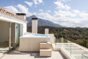 duplex penthouse with panoramic sea views in marbella (72)