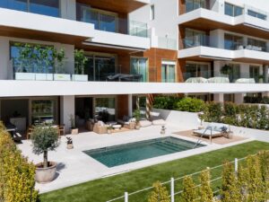 Benalus 4-Bed Duplex Apertment with 24/7 Security in Golden Mile, Marbella
