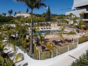 Benalus 4-Bed Duplex Apertment with 24/7 Security in Golden Mile, Marbella