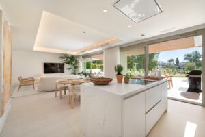 Benalus 4-Bed Duplex Apertment with 24/7 Security in Golden Mile, Marbella