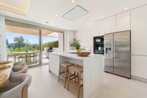 Benalus 4-Bed Duplex Apertment with 24/7 Security in Golden Mile, Marbella