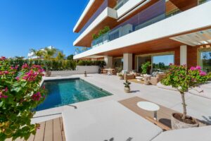 Benalus 4-Bed Duplex Apertment with 24/7 Security in Golden Mile, Marbella