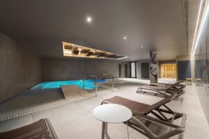 Benalus 4-Bed Duplex Apertment with 24/7 Security in Golden Mile, Marbella