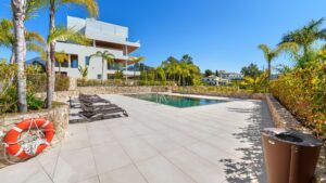 Benalus 4-Bed Duplex Apertment with 24/7 Security in Golden Mile, Marbella