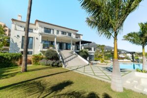 Infinity pool - Luxury Villa Los Naranjos, Nueva Andalucía, Marbella, Spain (10)