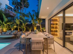 Villa Las Vistas - Floor terrace night time